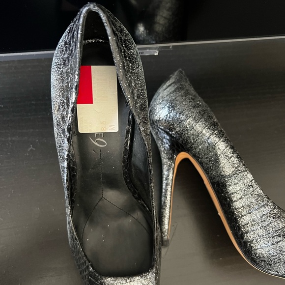 Pumps - Picture 4 of 5